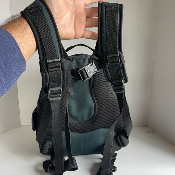 Lowepro Micro Trekker 200 Camera Backpack - Picture 6 of 12